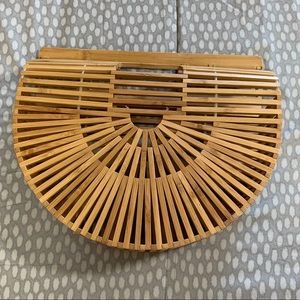 Small wood handbag with wooden handles